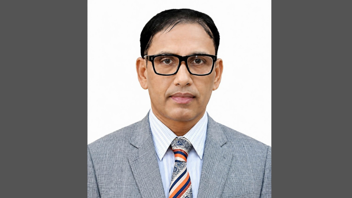 মানবিকতায় প্রশংসার দাবিদার  এইচএম মনিরুজ্জামান
